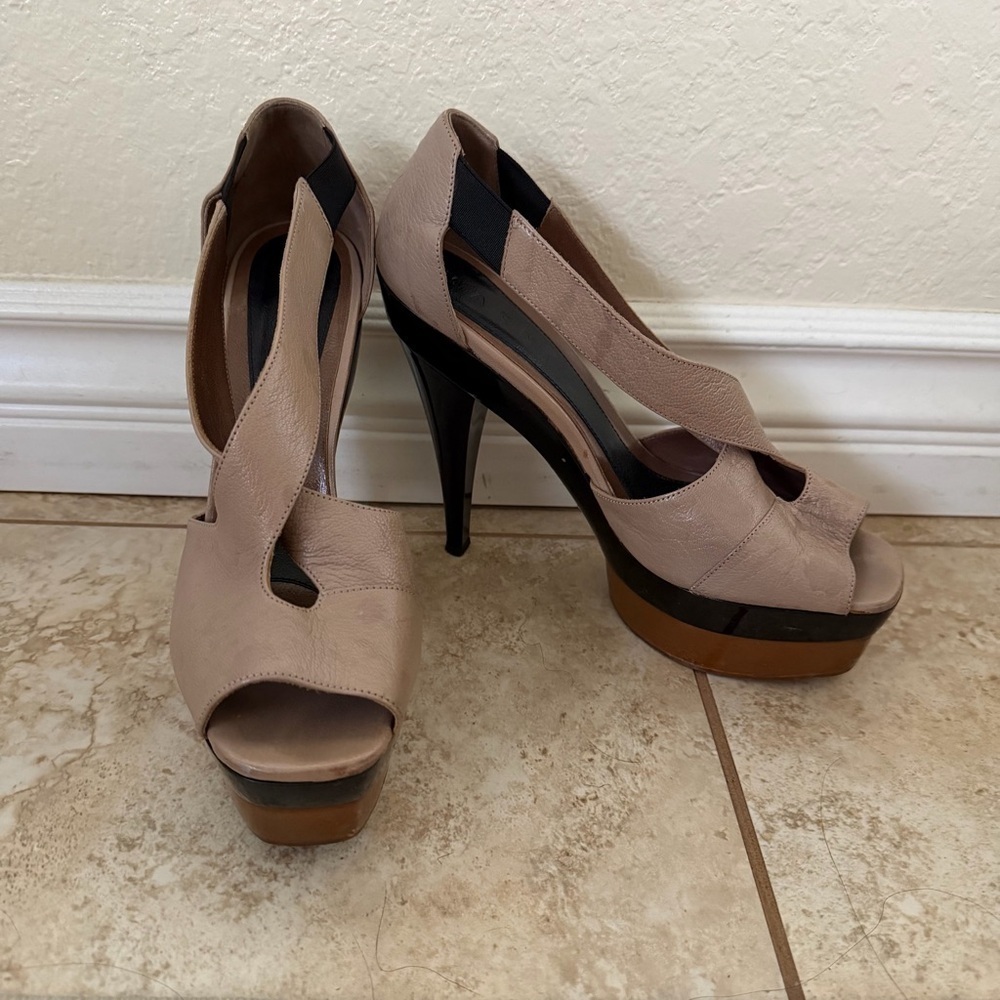 Marni leather T-strap platform pumps neutral and black color block - Picture 3 of 11